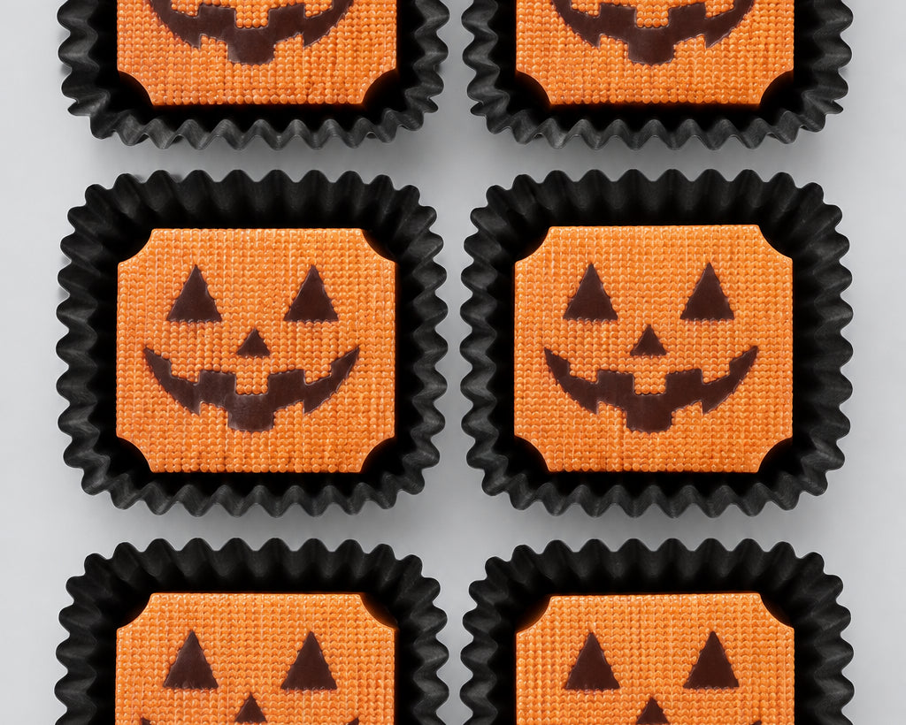 Spooky Pumpkin Cookies & Cream Bonbon